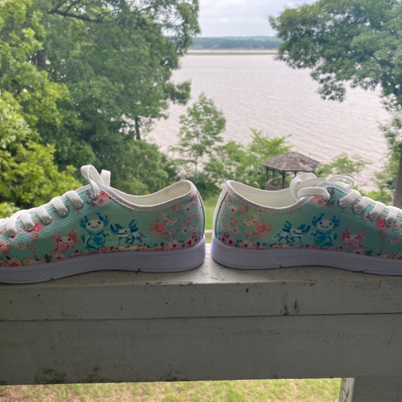 Axolotl floral low top sneakers shoes NWOT - Picture 4 of 5